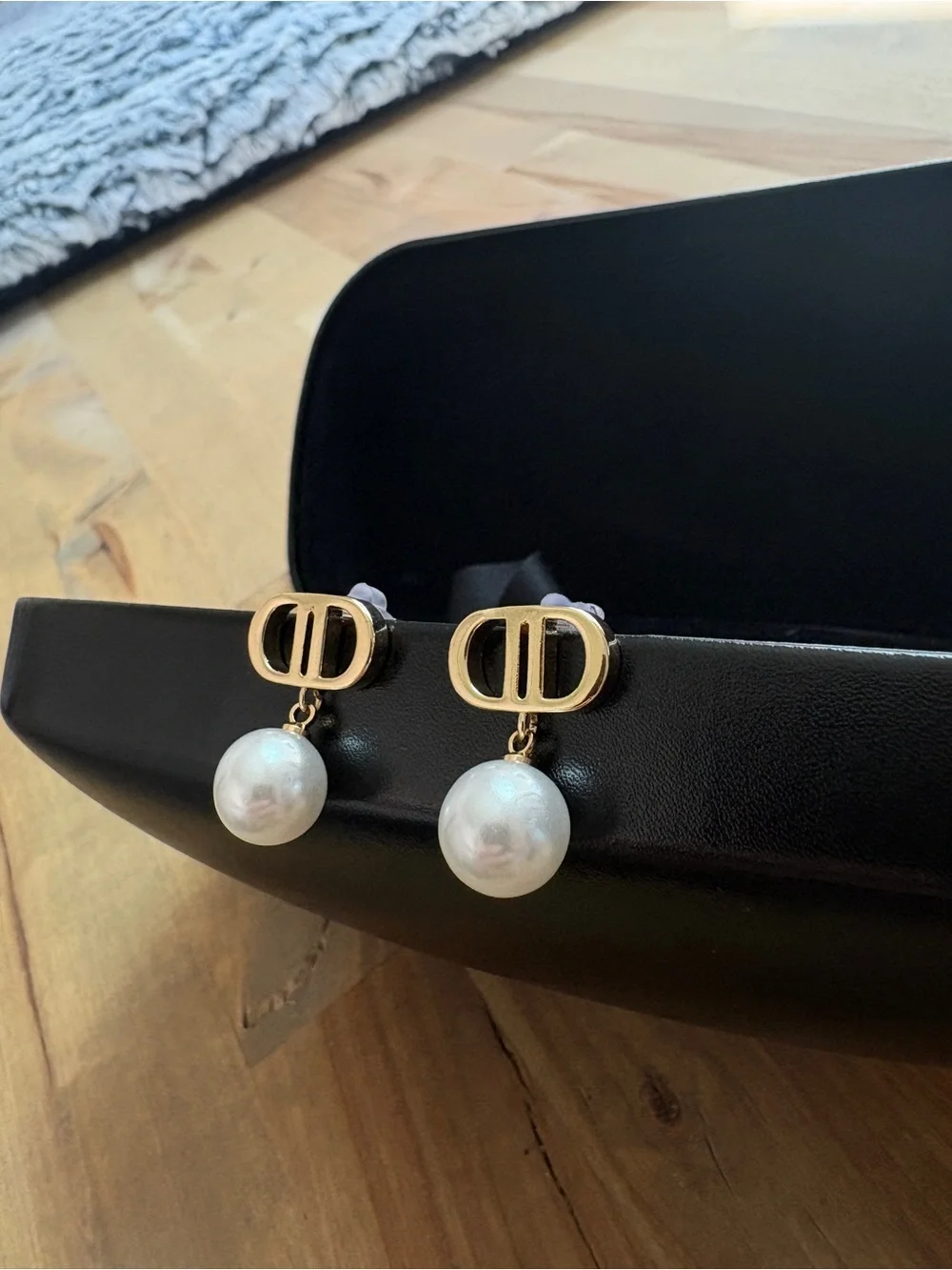 Gold-Tone Pearl Drop Earrings - Classic Elegance